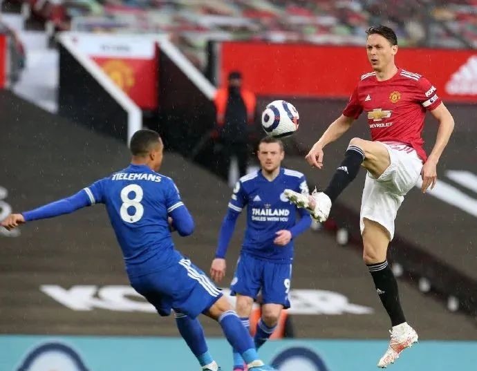 曼联送冠军,曼联送点球利物浦