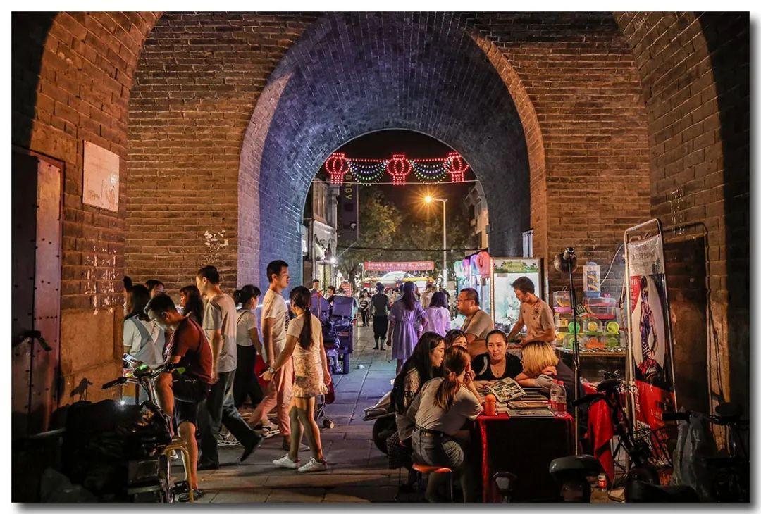安阳最好的夜市推荐,安阳钟楼夜市一条街
