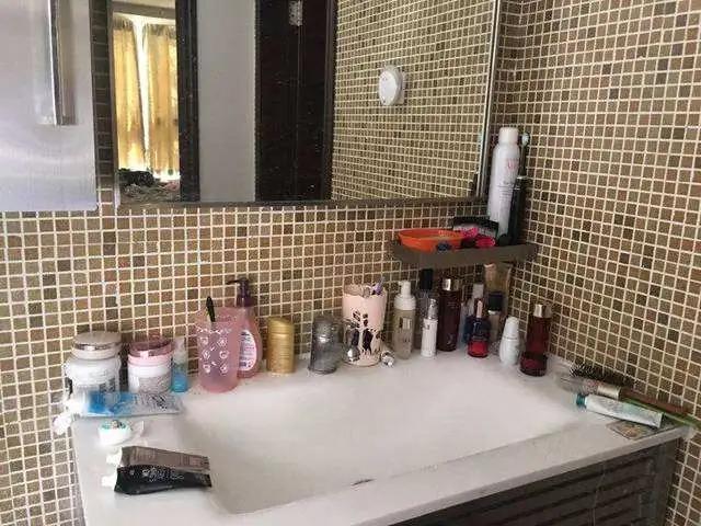 浴室置物架打孔好还是免打孔好,浴室免打孔整理