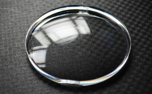 眼镜应该怎么样选择镜片？简单分析，这4种品牌镜片有什么不同？