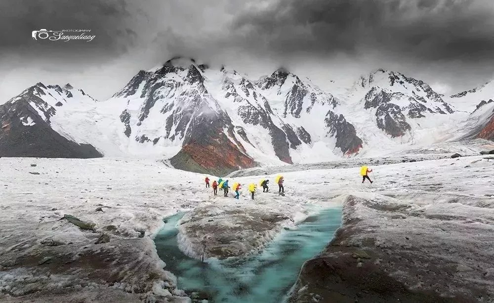 徒步穿越新疆博格达峰,新疆最凶险穿越戈壁路线