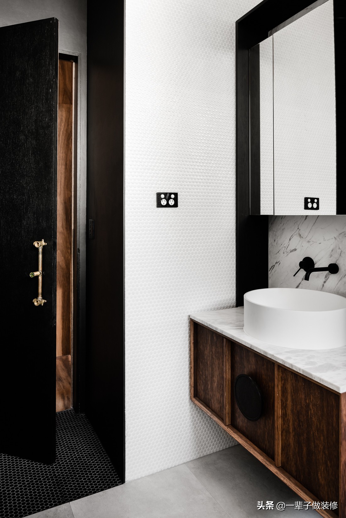 酒店三五好友小聚,三五好友酒店小聚畅谈人生