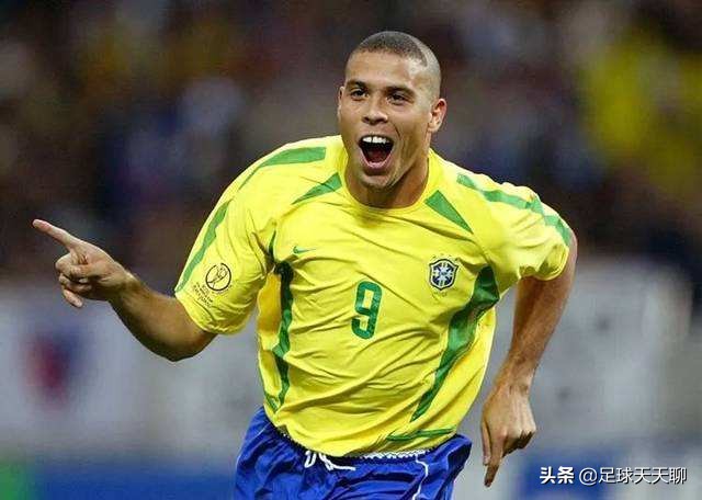 大罗和小罗谁踢足球更厉害,年轻的大罗小罗有多强