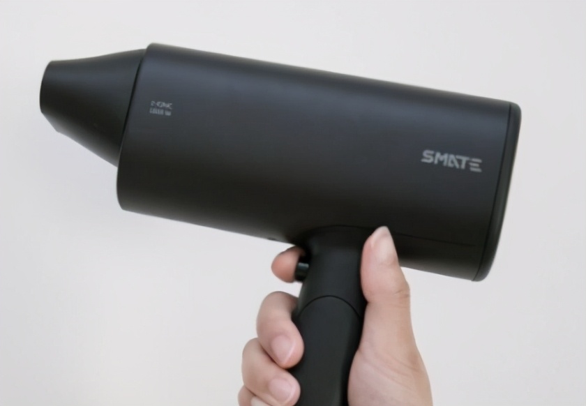 白衣服有油渍太久了怎么洗小妙招,烧烤油渍弄衣服上怎么洗才能干净