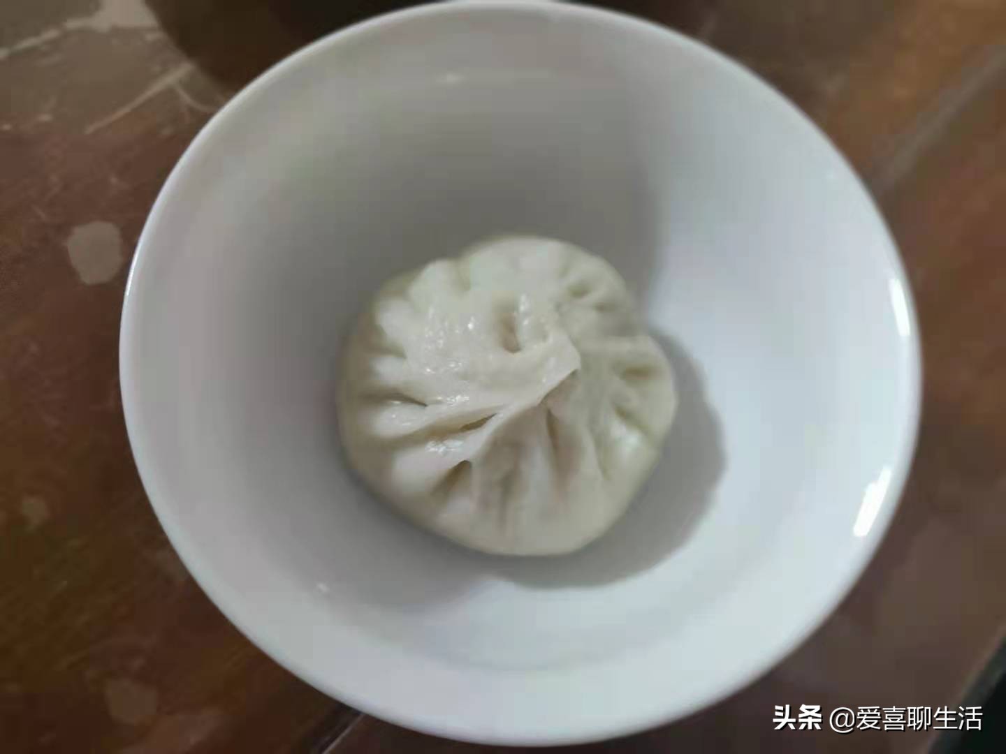 为什么蒸包子一揭盖包子就塌陷,如何把包子蒸得蓬松柔软