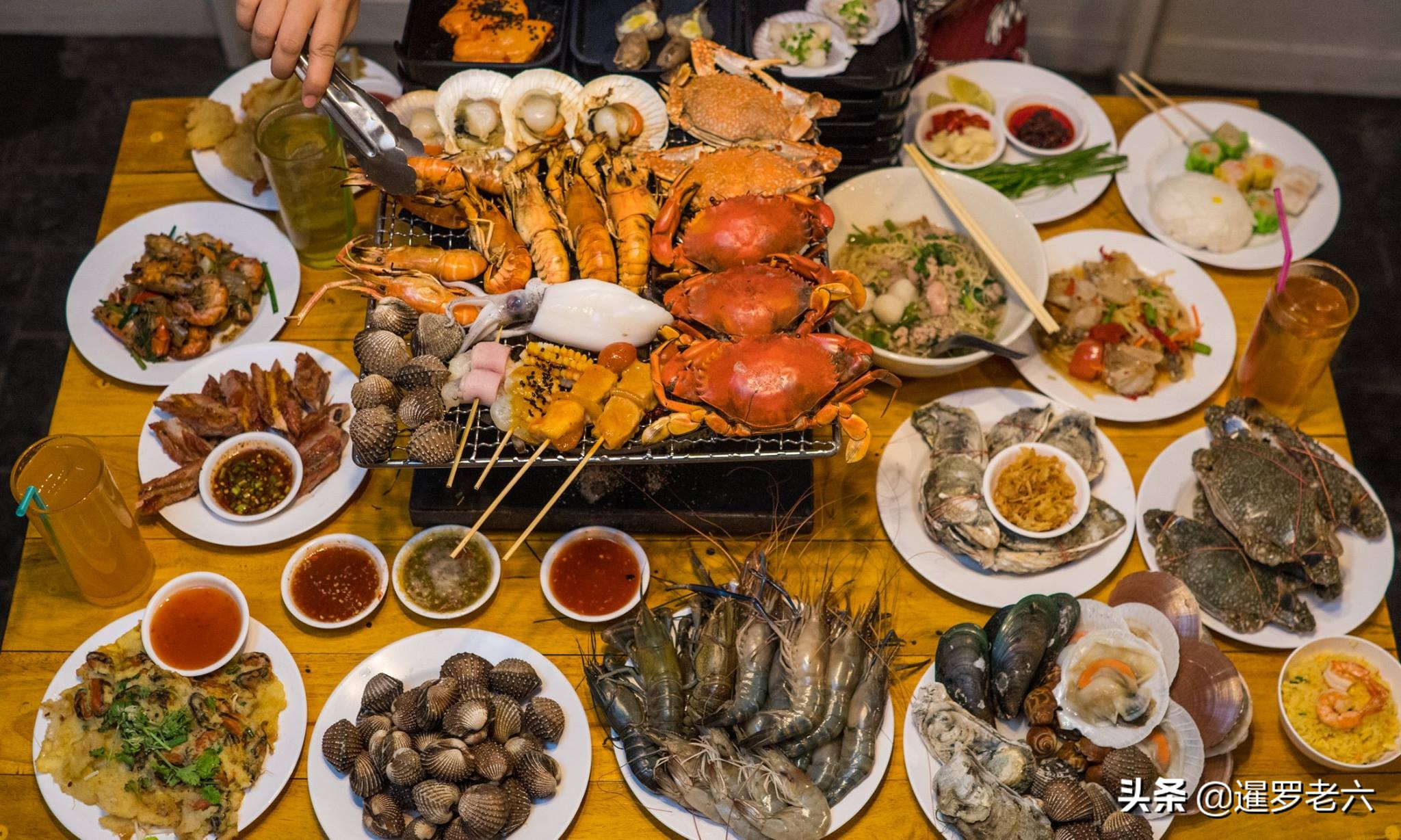 泰式烤涮一体火锅探店,吃泰式涮涮锅