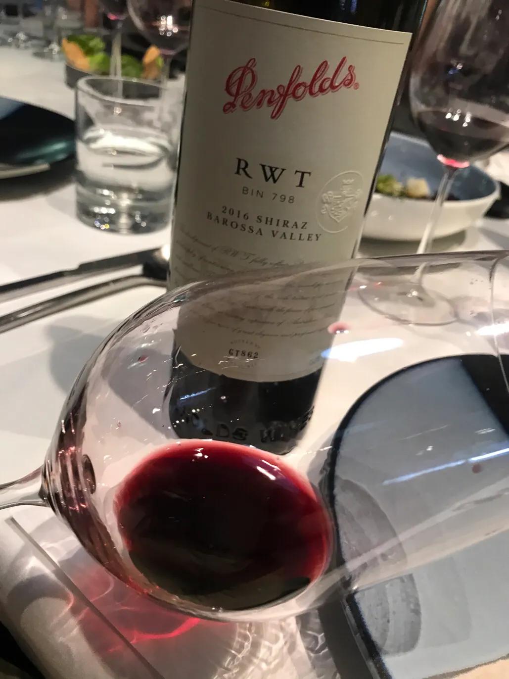 在宁波组了一场1800元一位的奔富酒局