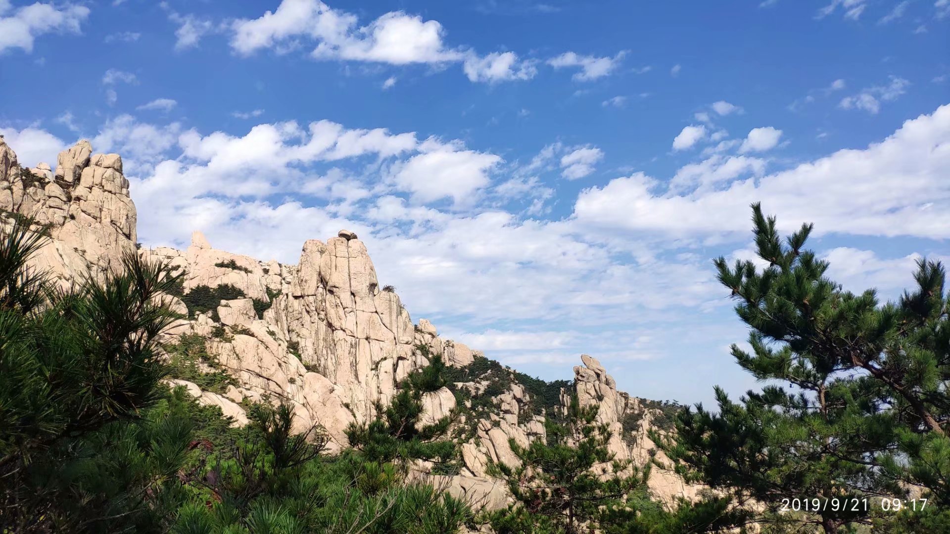 远征三晋凯旋还，飓风众人把酒欢