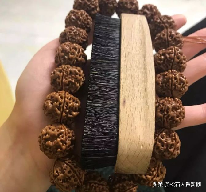 盘了100年的文玩核桃能卖多少钱,盘了1年的金刚