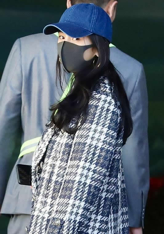 冬天头发静电炸毛该用什么,杨幂懒人直发梳