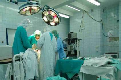 印度给刚出生婴儿打针,印度给婴儿打疫苗