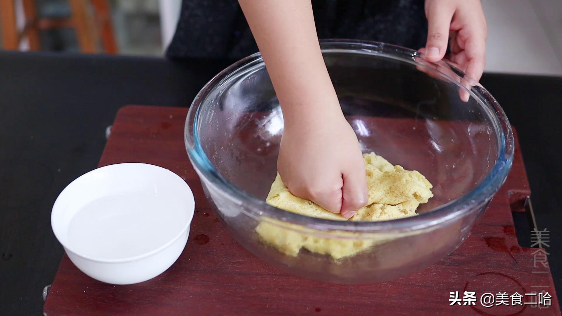 做的油炸糕为什么会塌,做炸糕的面稀了咋办