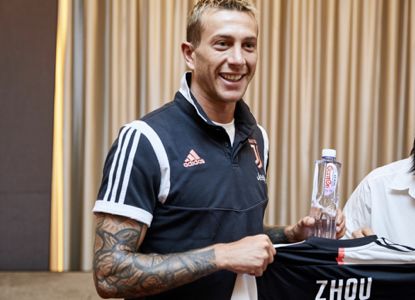 尤文最新队服,尤文纪念球服