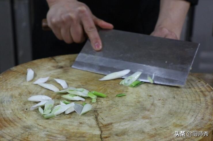 大厨教你:厨房常用的12种刀法,切什么菜用什么刀法,太详细了