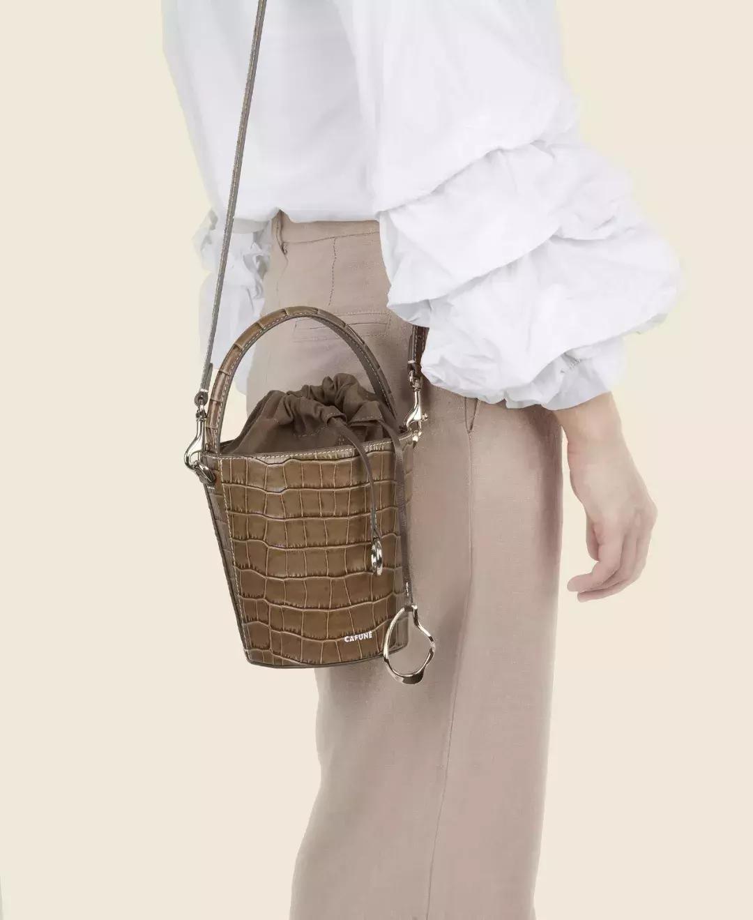 1000的包包值得买吗,1000块钱值得入手的包