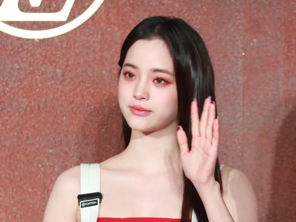 lv短袖金晨,杨采钰金晨刘亦菲宋祖德