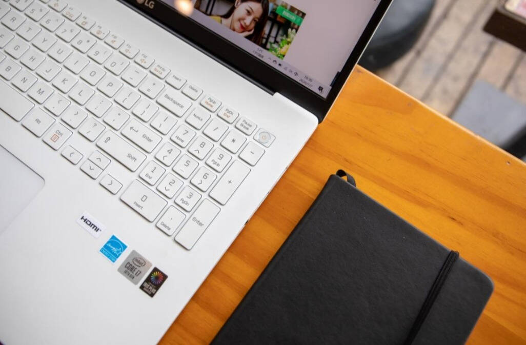 实习别被笔电压垮，换LGgram17赢上司赏识