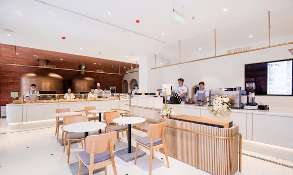 光明鲜奶烘焙,光明乳业开启首家网红烘焙店