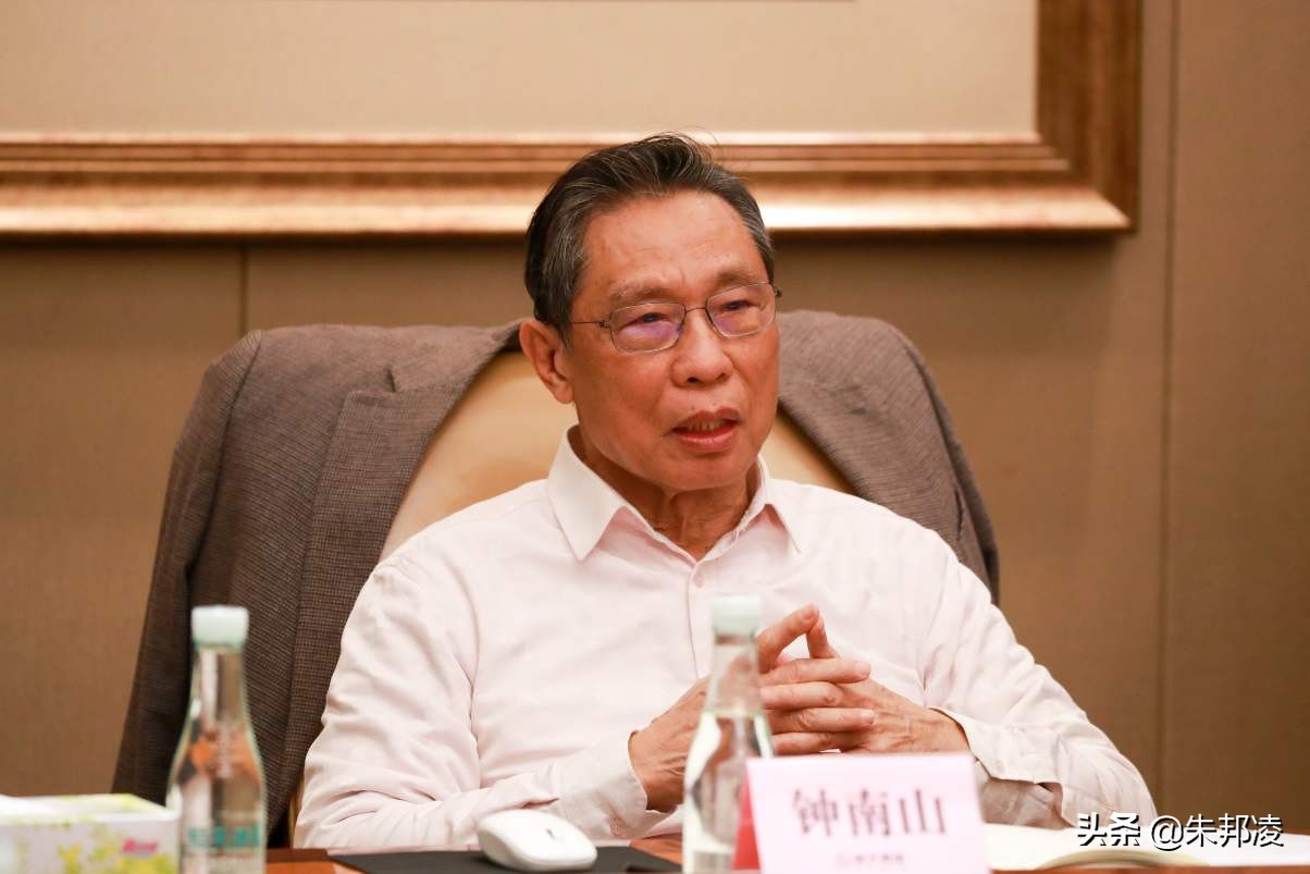 钟南山院士和妻子视频素材,钟南山院士夫妇