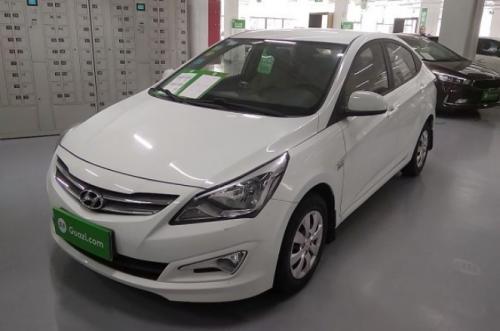 女儿睡懒觉也不怕瓜子二手车现代瑞纳帮我节省半小时车程