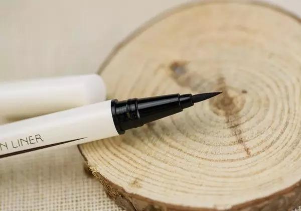 化妆常识：在眼线笔上花掉的冤枉钱大概可以包1年杨洋了吧！