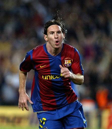 天下足球致敬过往拥抱未来,天下足球背影从未远去