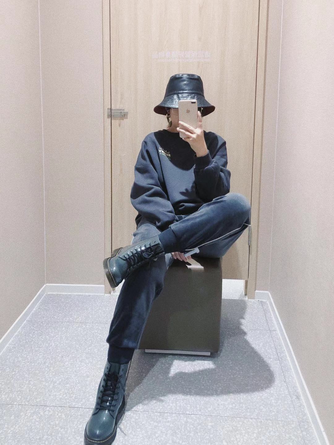 黄色马丁靴搭配长裤牛仔裤,黑色马丁靴配长裤好还是九分裤好