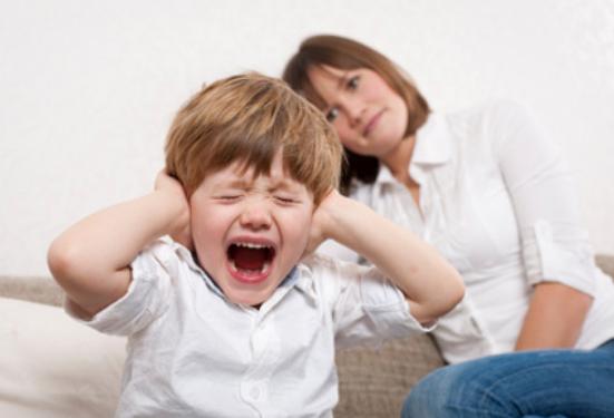 孩子脾气爆发了家长怎么做,孩子脾气暴躁时父母应该怎么做