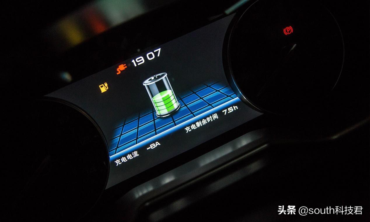 小米喂猫神器,小米轻羽吸尘器吸猫毛效果