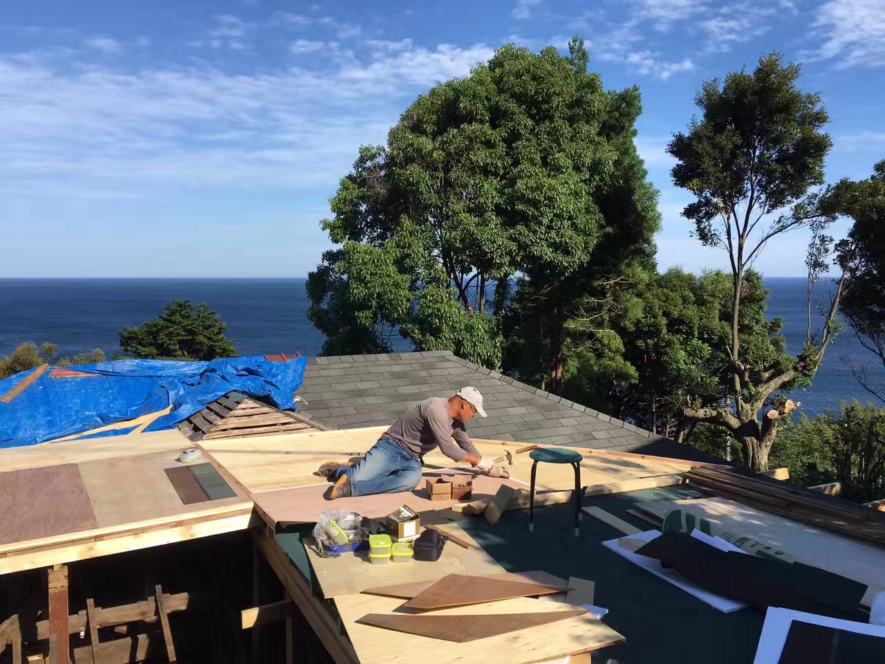 从裸奔大叔到“勇闯天涯”设计师，退休后他在海边给自己盖房子