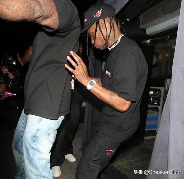 TravisScott效应,DunkSBNewcastle价格暴涨40%