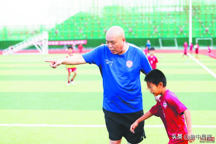 淄博市足球队主教练王健,淄博足球总教练
