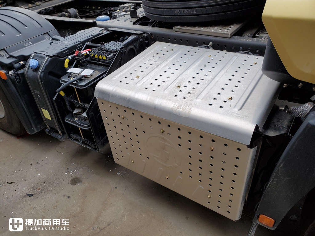 德龙新m3000矮顶牵引车感受,前脸加长改装