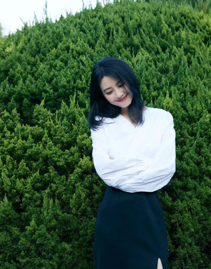 周扬青造型被吐槽脖子短,周扬青深夜晒发照片