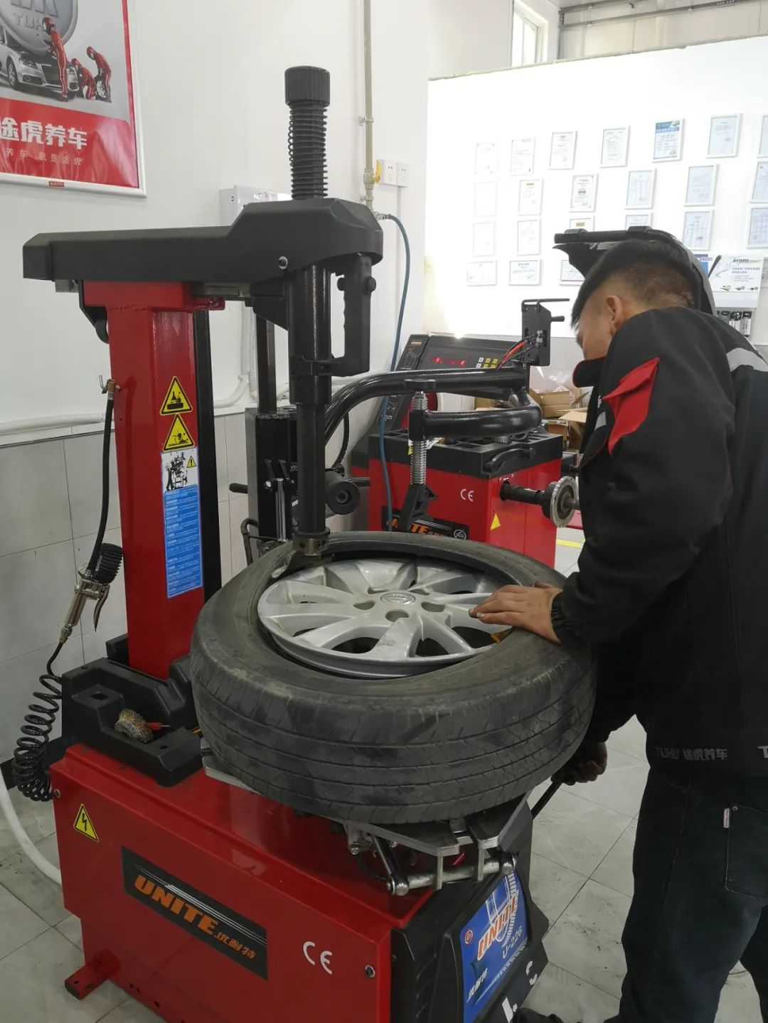 在途虎换轮胎贵还是便宜,途虎换轮胎到底便宜多少