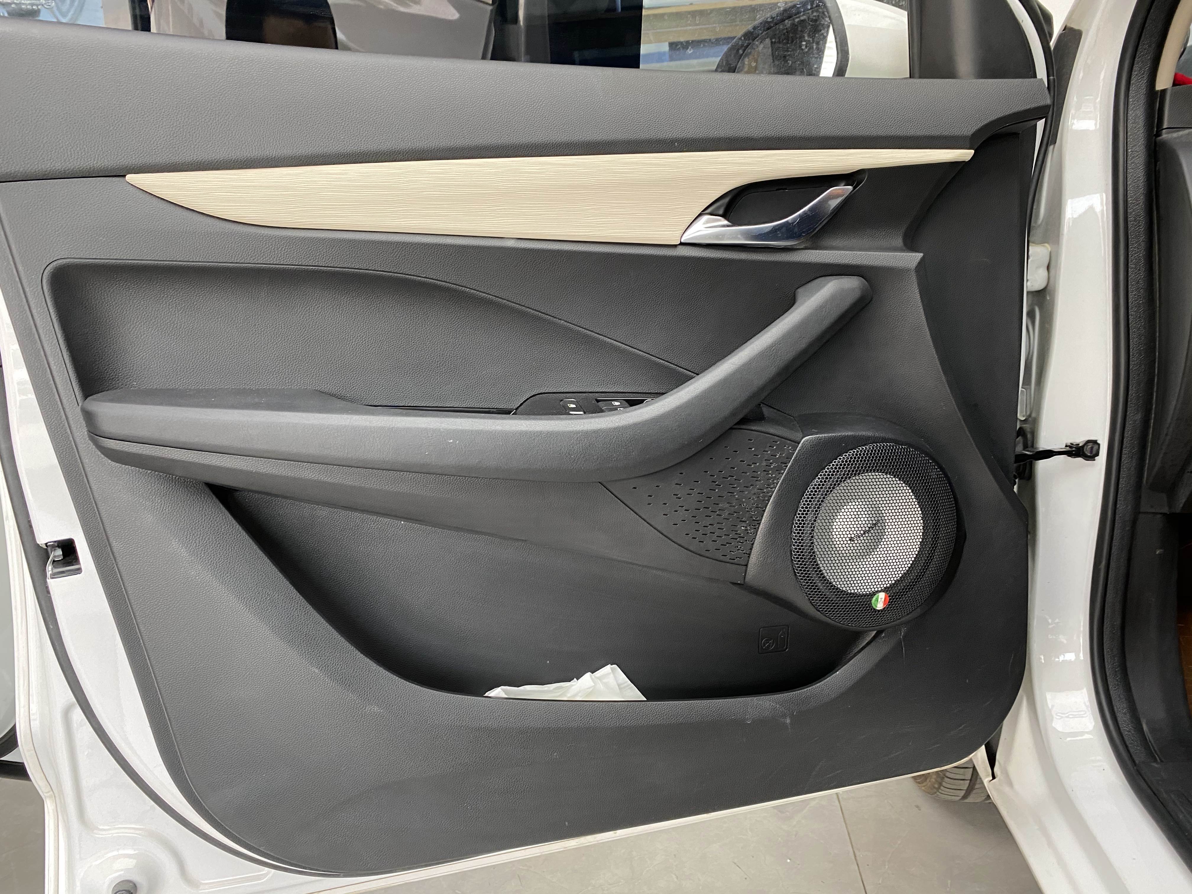 倒模工艺很nice宝骏360汽车音响改装美乐福X5+中低音倒模工艺