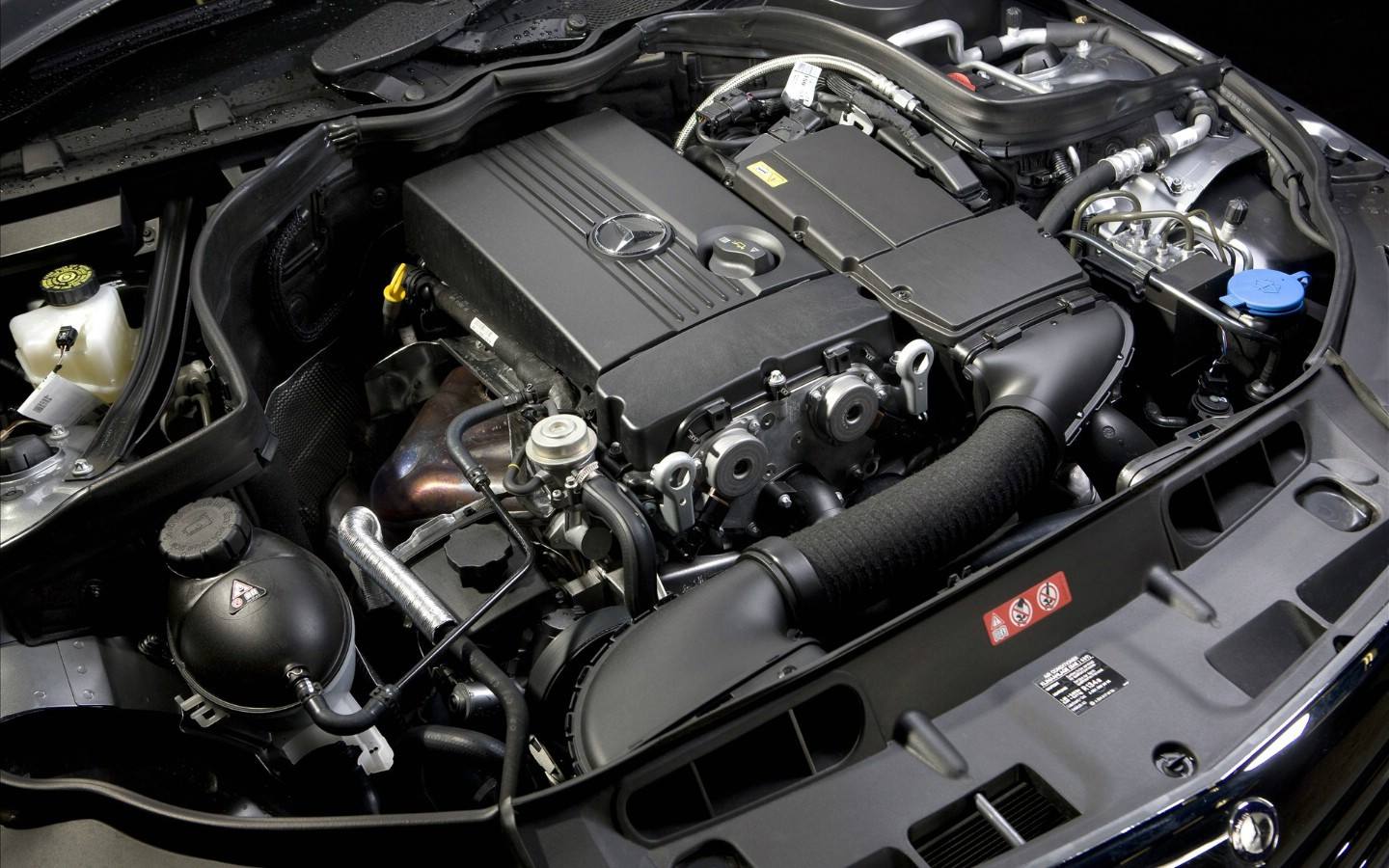 汽车发动机怠速正常是多少,发动机怠速时高时低是什么原因