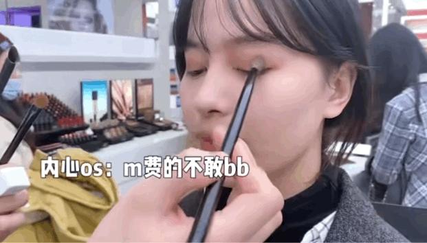 为啥柜姐给顾客化妆都那么高级,柜姐化妆免费培训吗