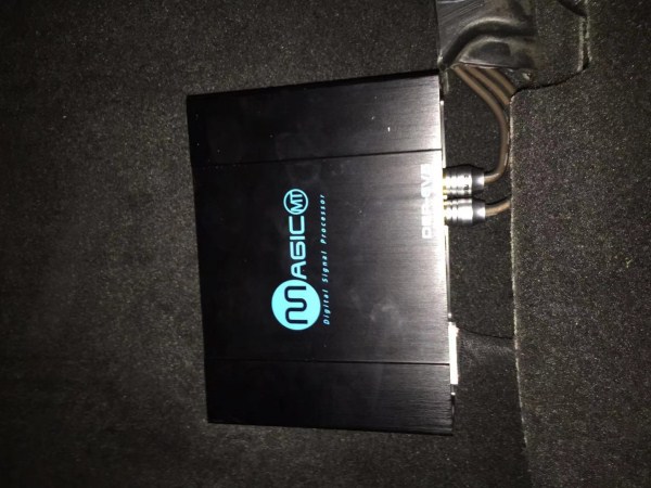 容桂尚韵—丰田霸道改装魔立方DSP6声音甜美清脆