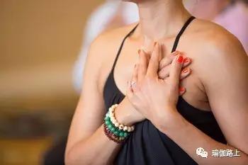 5个技巧让瑜伽体式练习，变成动态的冥想