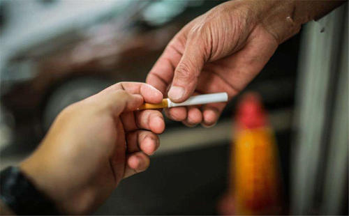 吸烟有害健康的老烟民,经常抽烟的人平时饮食怎么保养