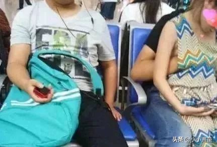 父亲当众舌吻18岁女儿，宣称：“女儿的身体就是我的身体”