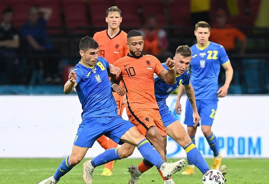 德波尔和阿克谁厉害,德波尔巴萨西班牙