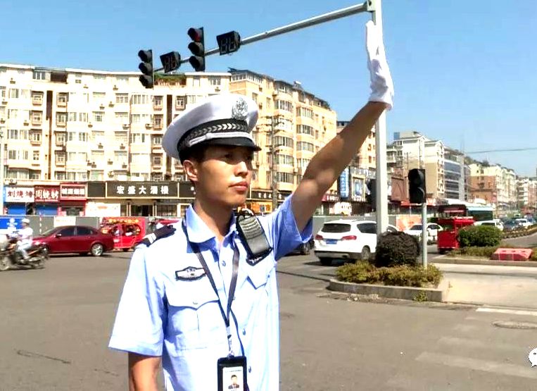铁路烈日下最美的坚守,致敬烈日下挥汗如雨的劳动者