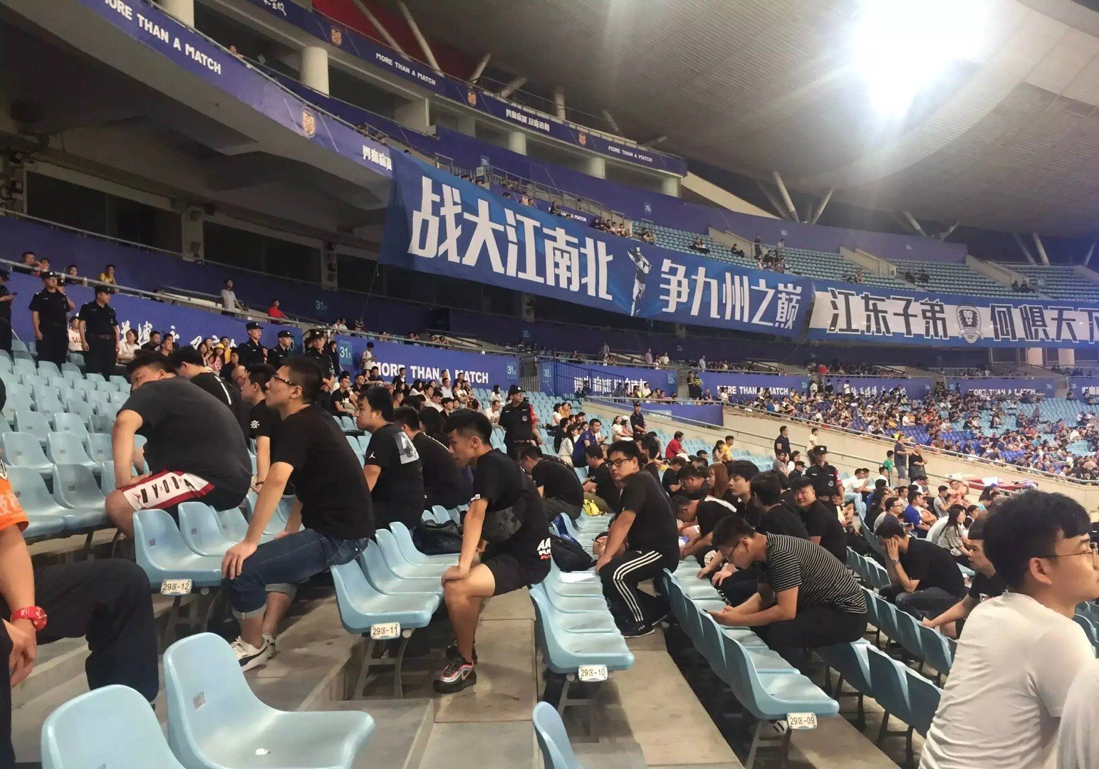 中超足球十大尴尬时刻,中超历史上有哪些场次被罚空场