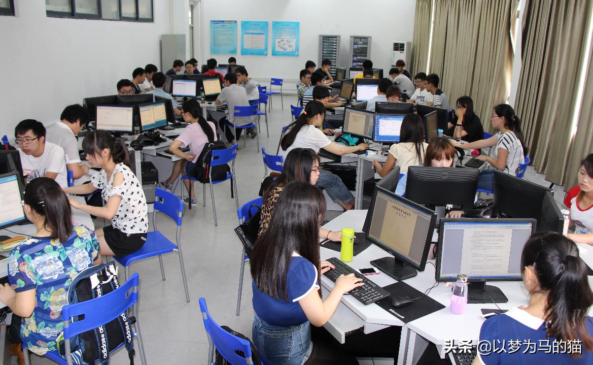 女生学这8个专业也能有“高收入”,且工作稳定,不担心会失业