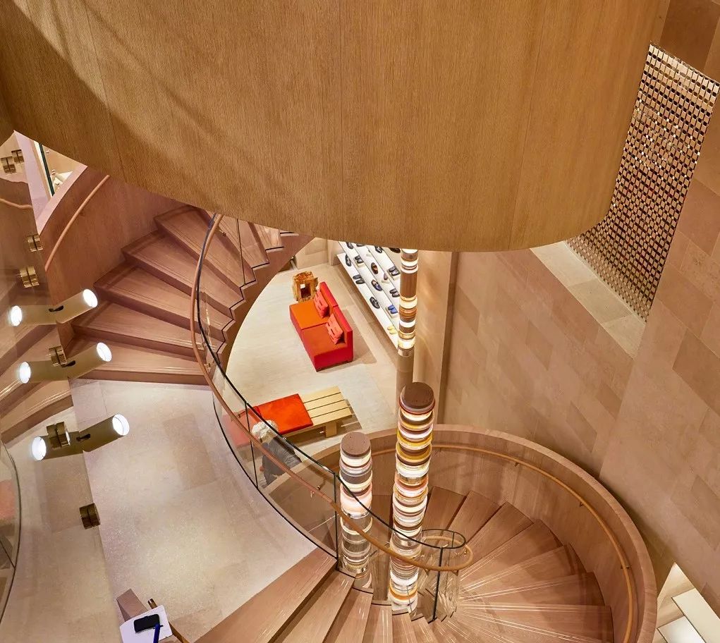 小服装店的陈列技巧图片欣赏,小服装店的陈列技巧图片欣赏大全