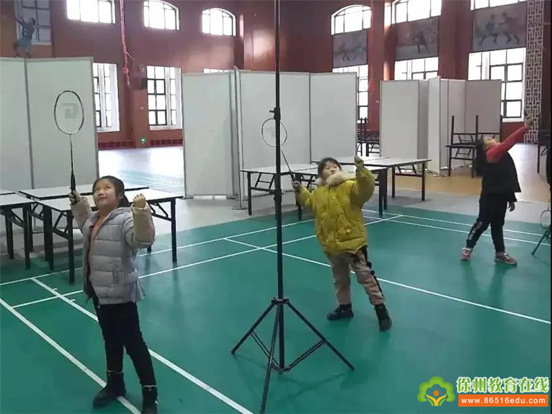 徐州市万科城民主小学体育教师,徐州市万科城民主小学五年级