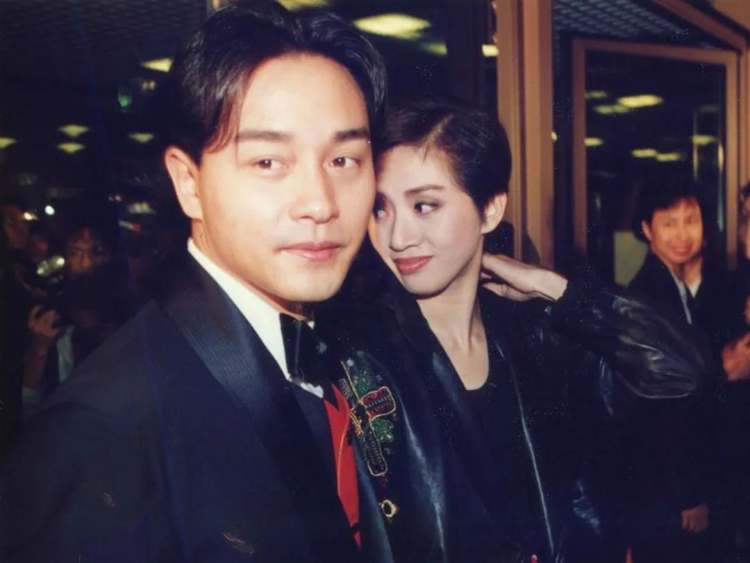 香港无人街头，许冠杰开了场一个人的演唱会，255万人观看！