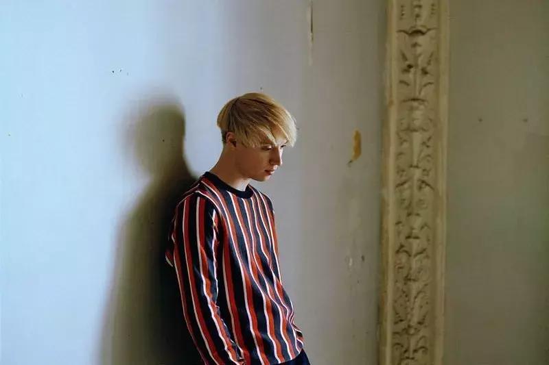 lacostepolo衫哪个颜色好,lacostepolo衫穿搭